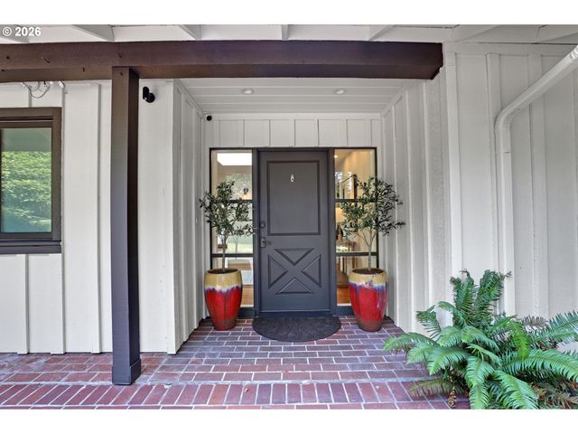 4004 Sw SCHOLLS FERRY Rd, Portland, OR 97221