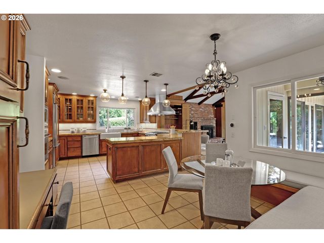 4004 Sw SCHOLLS FERRY Rd, Portland, OR 97221