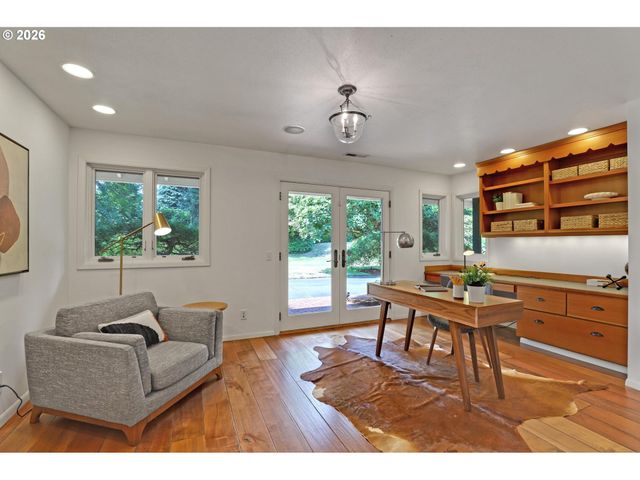4004 Sw SCHOLLS FERRY Rd, Portland, OR 97221