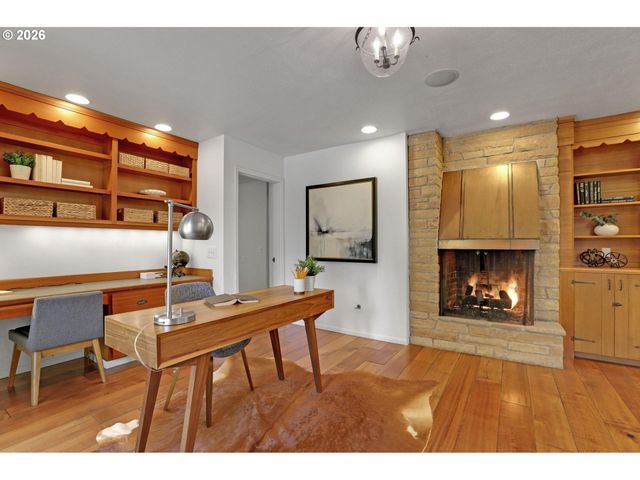 4004 Sw SCHOLLS FERRY Rd, Portland, OR 97221