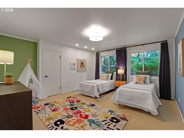 4004 Sw SCHOLLS FERRY Rd, Portland, OR 97221