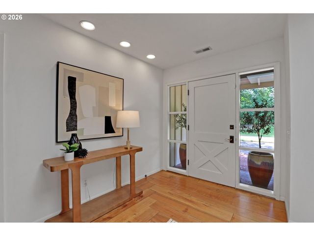 4004 Sw SCHOLLS FERRY Rd, Portland, OR 97221