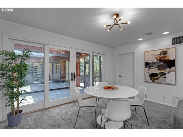 4004 Sw SCHOLLS FERRY Rd, Portland, OR 97221
