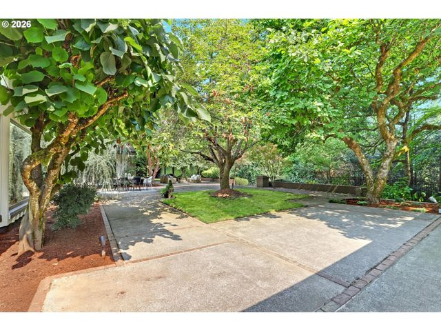 4004 Sw SCHOLLS FERRY Rd, Portland, OR 97221