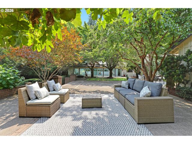 4004 Sw SCHOLLS FERRY Rd, Portland, OR 97221