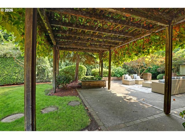 4004 Sw SCHOLLS FERRY Rd, Portland, OR 97221