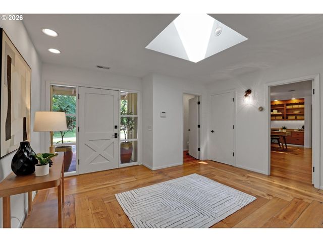 4004 Sw SCHOLLS FERRY Rd, Portland, OR 97221