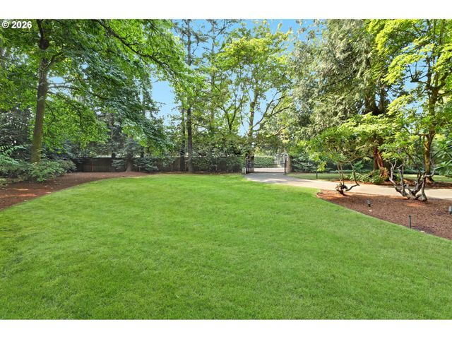 4004 Sw SCHOLLS FERRY Rd, Portland, OR 97221