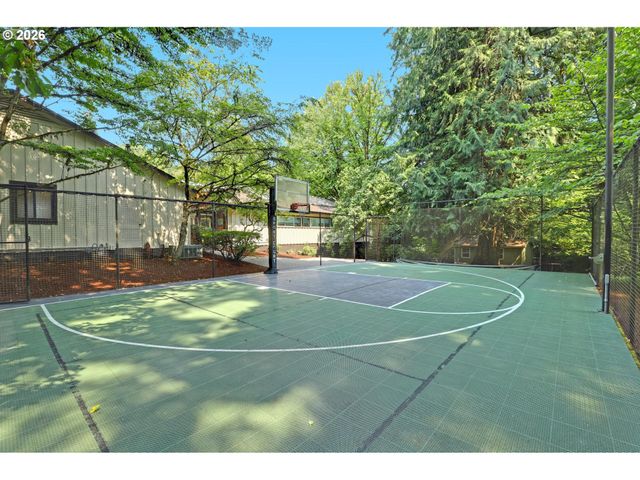 4004 Sw SCHOLLS FERRY Rd, Portland, OR 97221