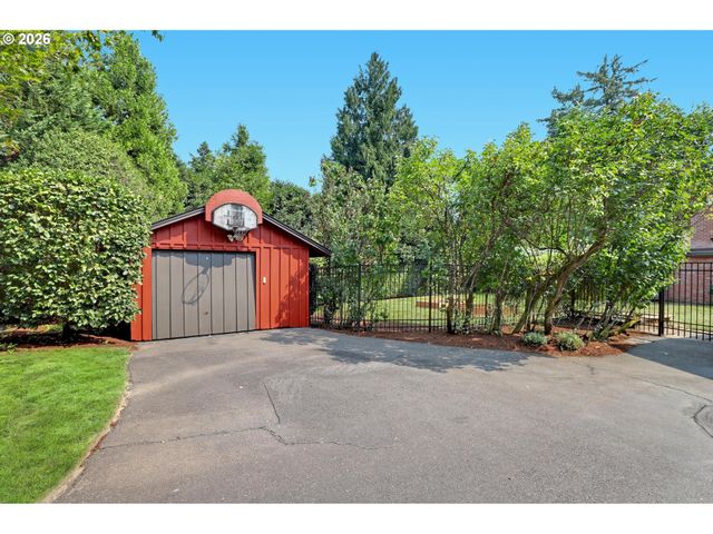4004 Sw SCHOLLS FERRY Rd, Portland, OR 97221
