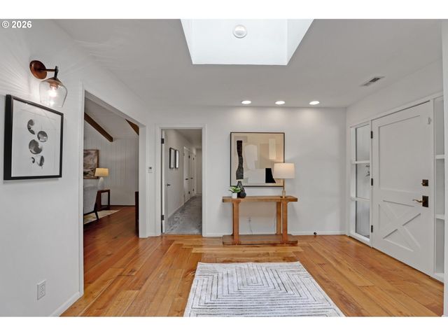 4004 Sw SCHOLLS FERRY Rd, Portland, OR 97221