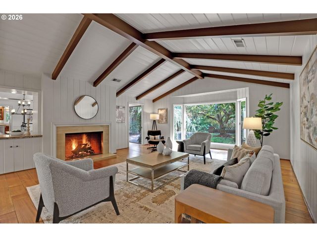 4004 Sw SCHOLLS FERRY Rd, Portland, OR 97221