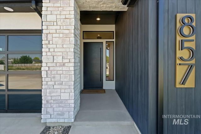 857 W Scoria Ct, Meridian, ID 83642