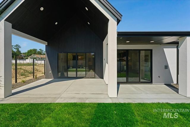 857 W Scoria Ct, Meridian, ID 83642