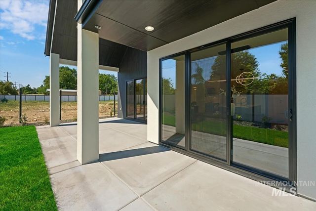 857 W Scoria Ct, Meridian, ID 83642