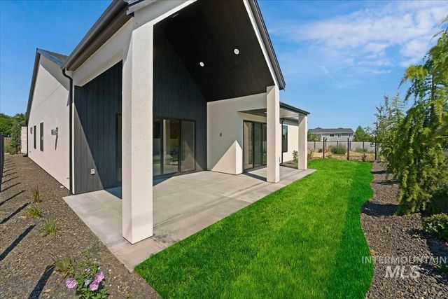 857 W Scoria Ct, Meridian, ID 83642