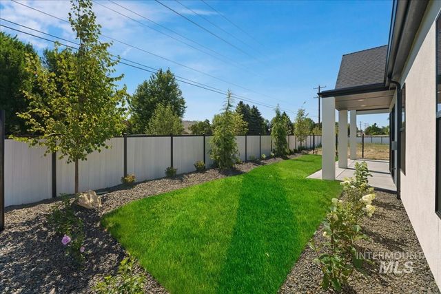 857 W Scoria Ct, Meridian, ID 83642