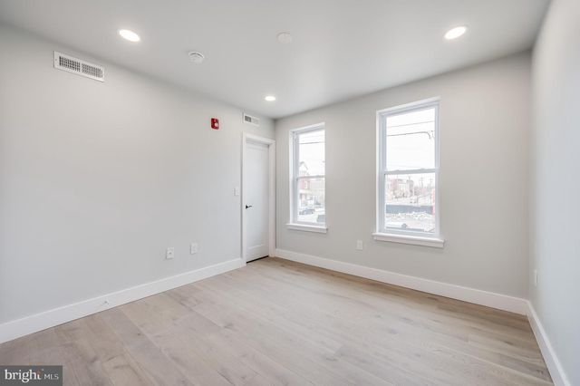 833 N 40TH ST, Philadelphia, PA 19104