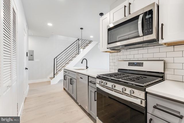 833 N 40TH ST, Philadelphia, PA 19104
