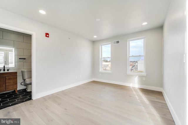 833 N 40TH ST, Philadelphia, PA 19104