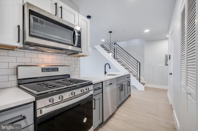 833 N 40TH ST, Philadelphia, PA 19104