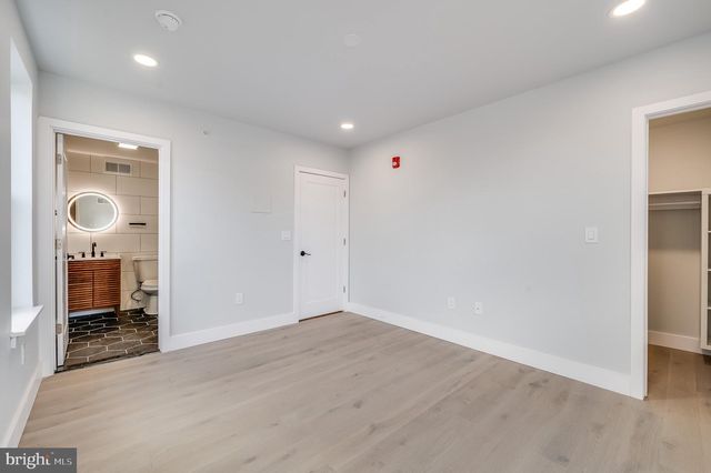 833 N 40TH ST, Philadelphia, PA 19104