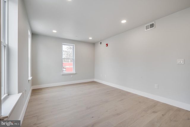 833 N 40TH ST, Philadelphia, PA 19104