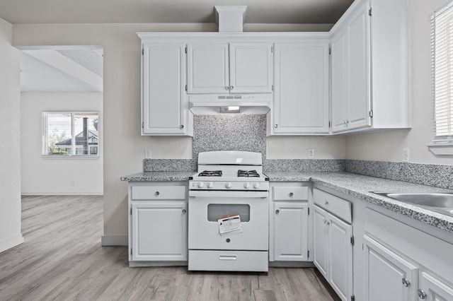 225 N Effie Street, Fresno, CA 93701