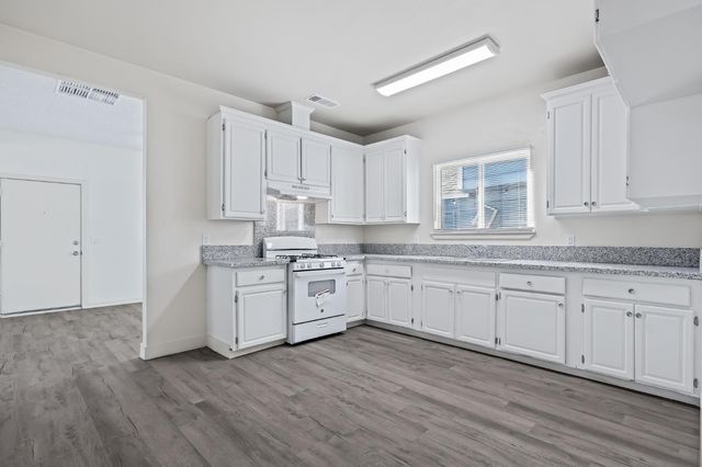 225 N Effie Street, Fresno, CA 93701