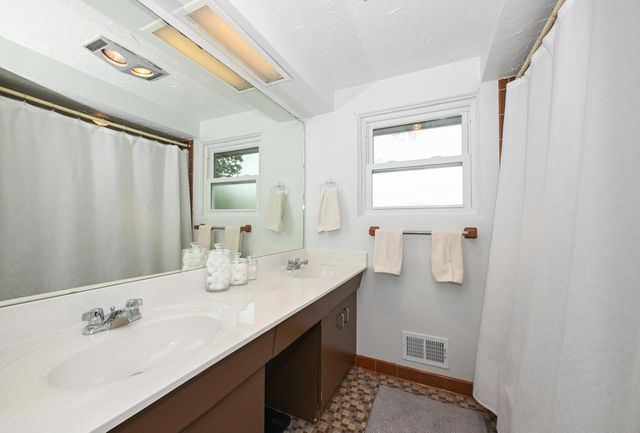 1110 Harmony DRIVE, Racine, WI 53402