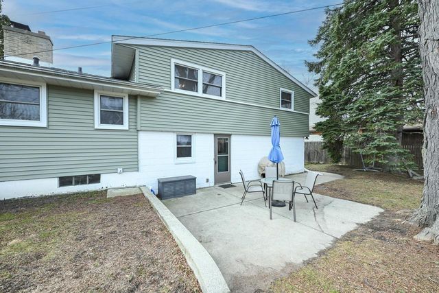 1110 Harmony DRIVE, Racine, WI 53402