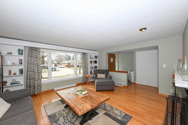 1110 Harmony DRIVE, Racine, WI 53402