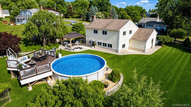 688 Pleasantview Court, Yorktown Heights, NY 10598