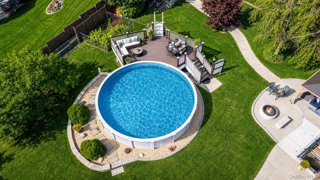 688 Pleasantview Court, Yorktown Heights, NY 10598
