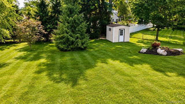 688 Pleasantview Court, Yorktown Heights, NY 10598