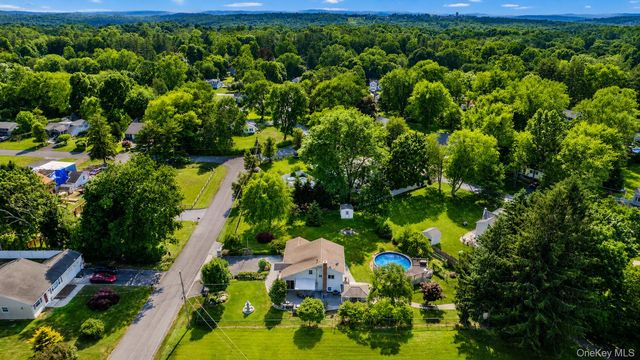 688 Pleasantview Court, Yorktown Heights, NY 10598