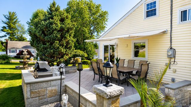 688 Pleasantview Court, Yorktown Heights, NY 10598