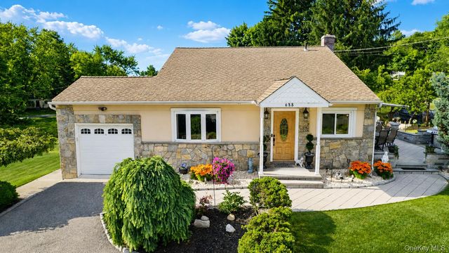 688 Pleasantview Court, Yorktown Heights, NY 10598