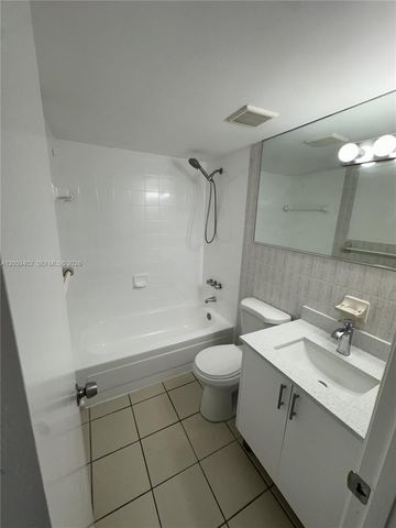 2046 W Flagler St 409, Miami, FL 33135