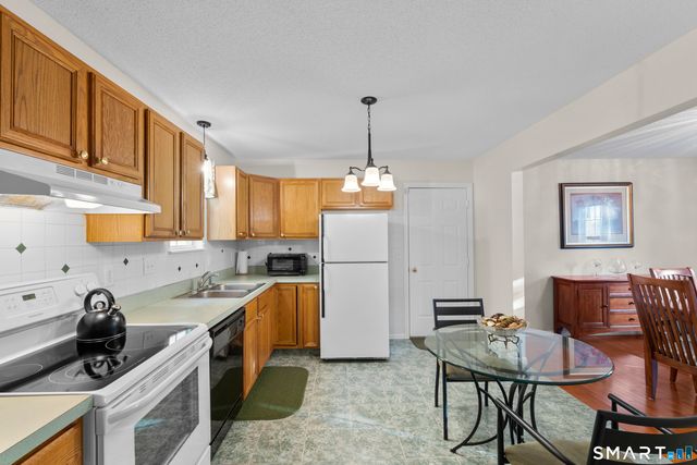 71 Northview Drive, Manchester, CT 06040