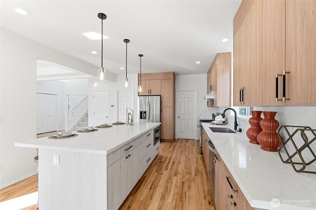 19440 77th Place NE, Kenmore, WA 98028