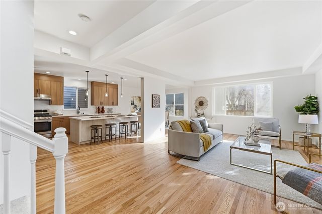 19440 77th Place NE, Kenmore, WA 98028