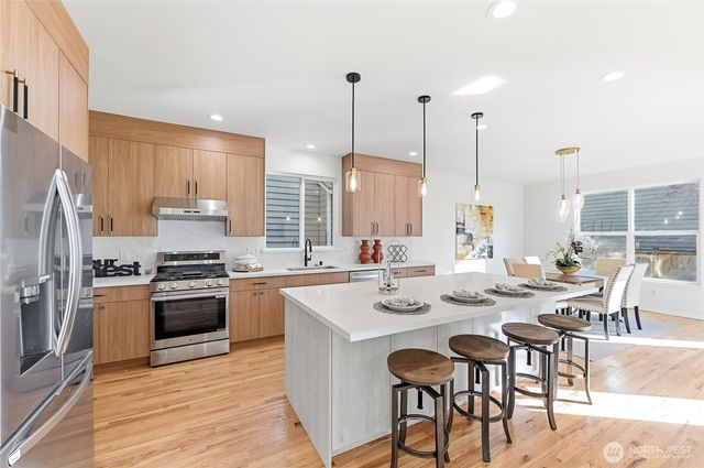 19440 77th Place NE, Kenmore, WA 98028