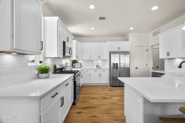 12601 Fredericksberg Avenue, El Paso, TX 79928