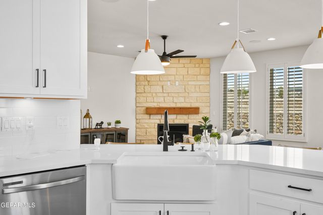 12601 Fredericksberg Avenue, El Paso, TX 79928