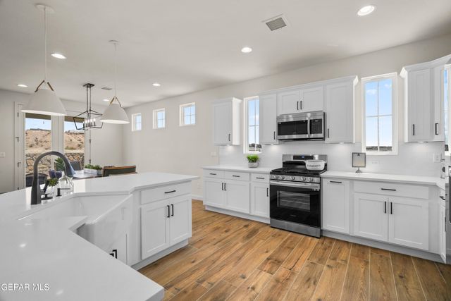 12601 Fredericksberg Avenue, El Paso, TX 79928