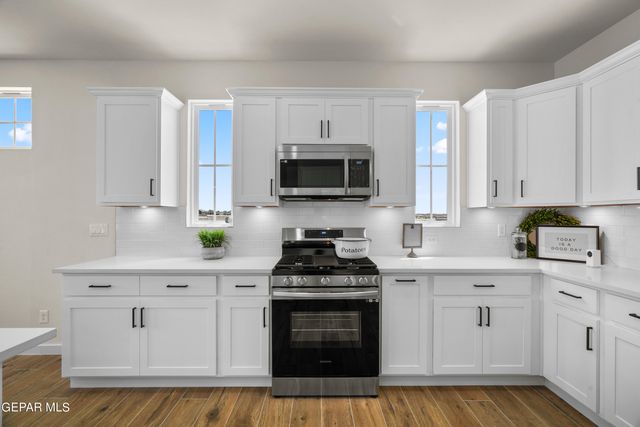 12601 Fredericksberg Avenue, El Paso, TX 79928