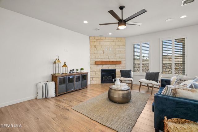 12601 Fredericksberg Avenue, El Paso, TX 79928