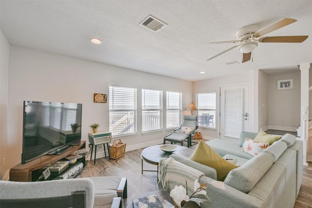 17812 Vera Cruz Boulevard, Galveston, TX 77554