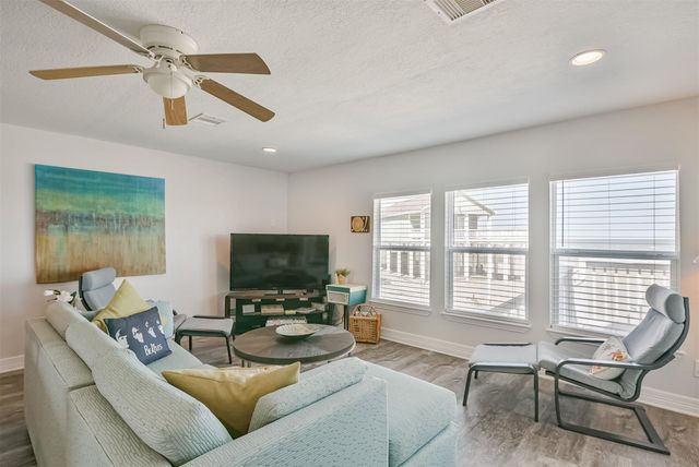 17812 Vera Cruz Boulevard, Galveston, TX 77554